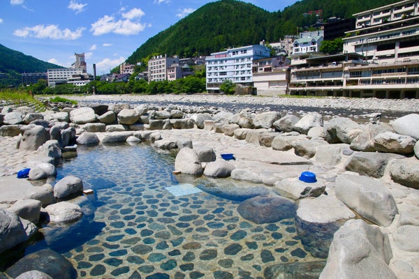 『<ミニハイキング>個人では行きにくい山岳リゾート「上高地」&世界遺産「白川郷」へ 飛騨路ハイライト 下呂温泉 2日間』【西国分寺・立川 出発】1